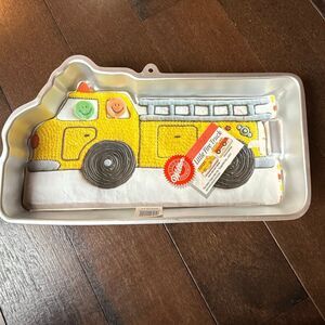 Vintage Wilton 1991 little fire truck cake pan aluminum birthday party firefight